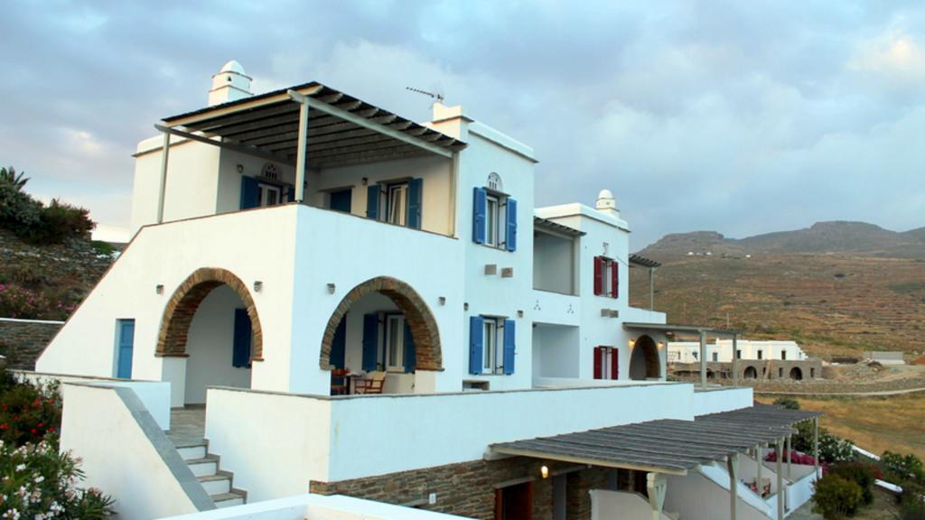 Aparthotel En Plo Agios Romanos Exterior foto